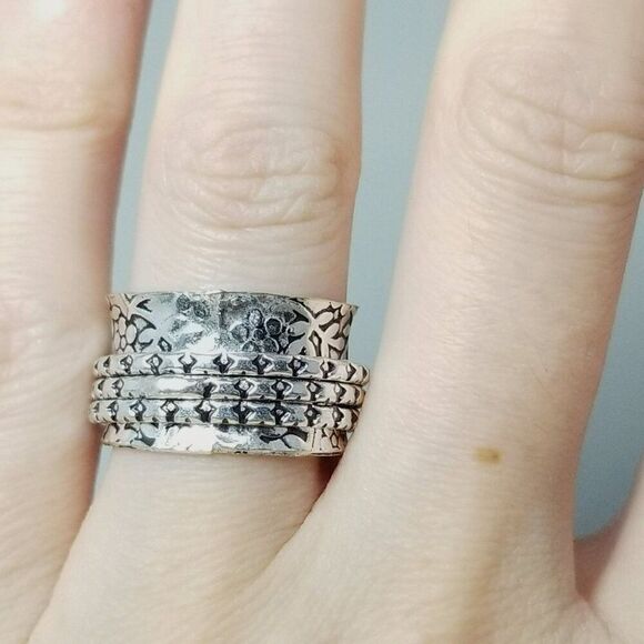 Vintage Wide Spinner Ring, Silver Tone Embossed Band, Size 6, Stacking Estate - Picture 9 of 9